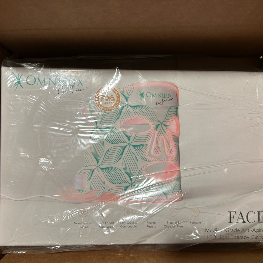 BRAND NEW IN MANUFACTURER BOX Omnilux Contour Face LED Mask